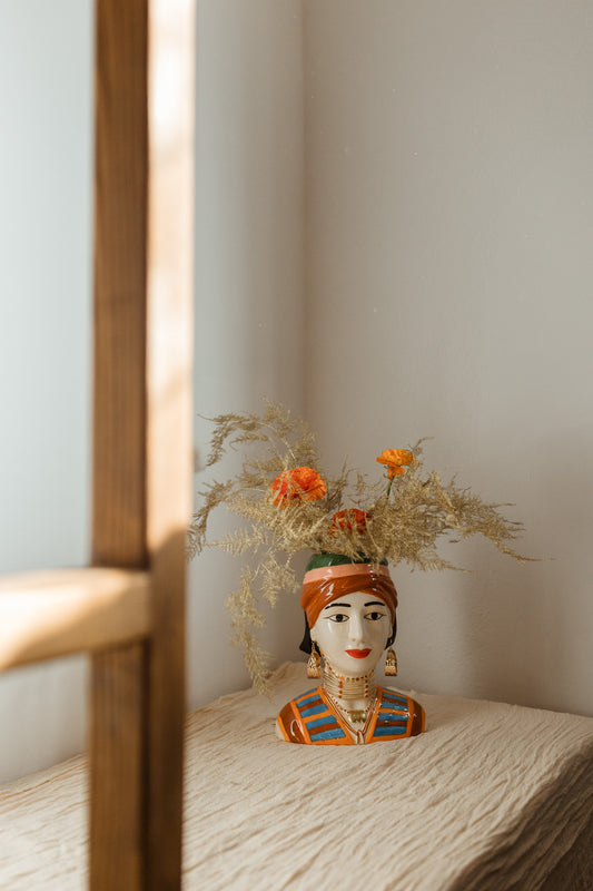 FLORAL DECORATION IN LADY COLOMBIA VASE