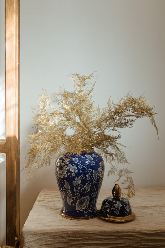 FLORAL DECORATION IN A CHINO FLORAL VASE