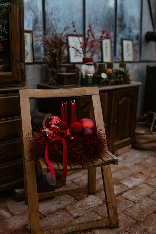ADVENTSKI VIJENAC CRVENIM LIMONIUMOM I DODACIMA